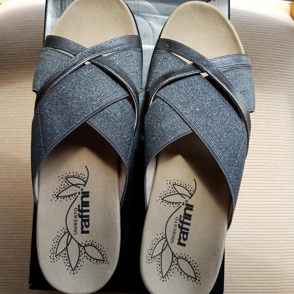 NWT**Nell Pewter Wedge Sandals